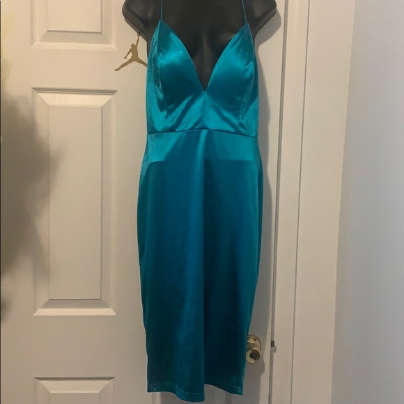 Ladies Dress - Picture 2 of 5